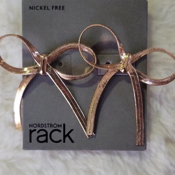 Nordstrom Gold Earrings with Bow Design and Polished Finish - Picture 2 of 3